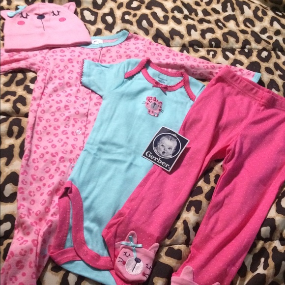 Gerber baby girl 4 piece outfit - Picture 1 of 1